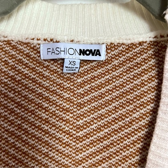 NEW Fashion Nova Brown White Cropped Cardigan Off Shoulder Sweater XS​ - Picture 6 of 15